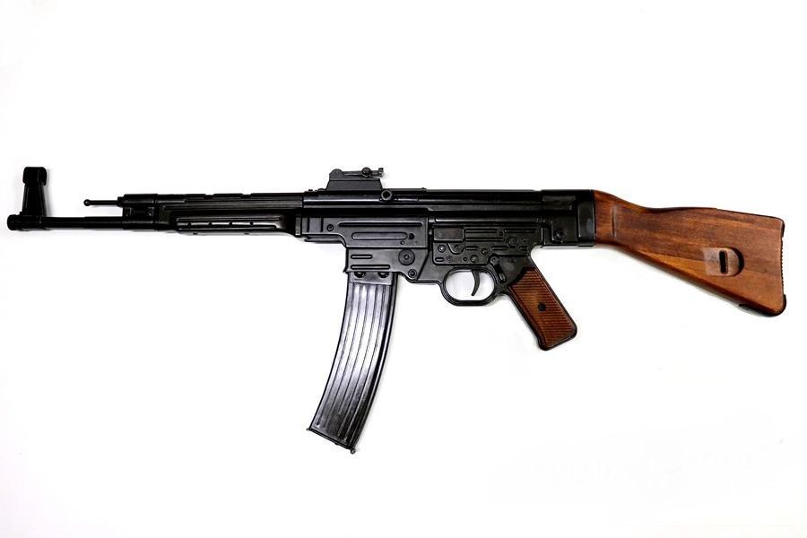 Fusil StG 44 (Sturmgewehr 44) 1943 ( bez pásku )
