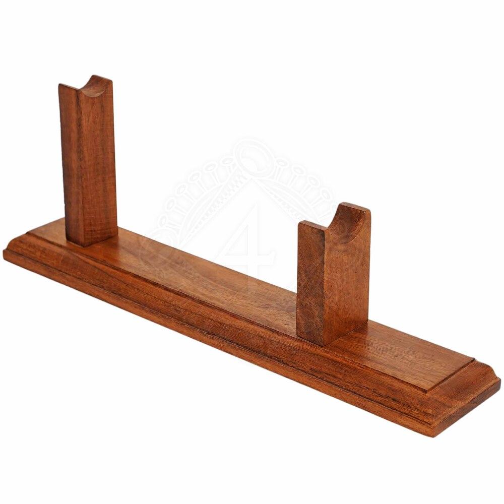 Dřevěný stojan Mythrojan na historické pistole – masiv, 32 cm