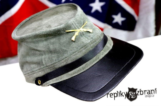 Vojenská kožená čepice
