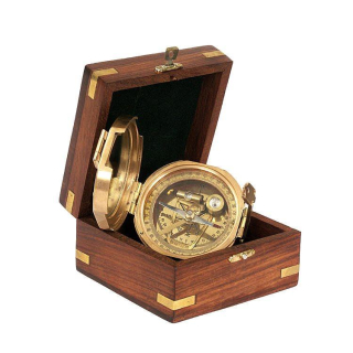 Kompas mosazný v dřevěné krabičce